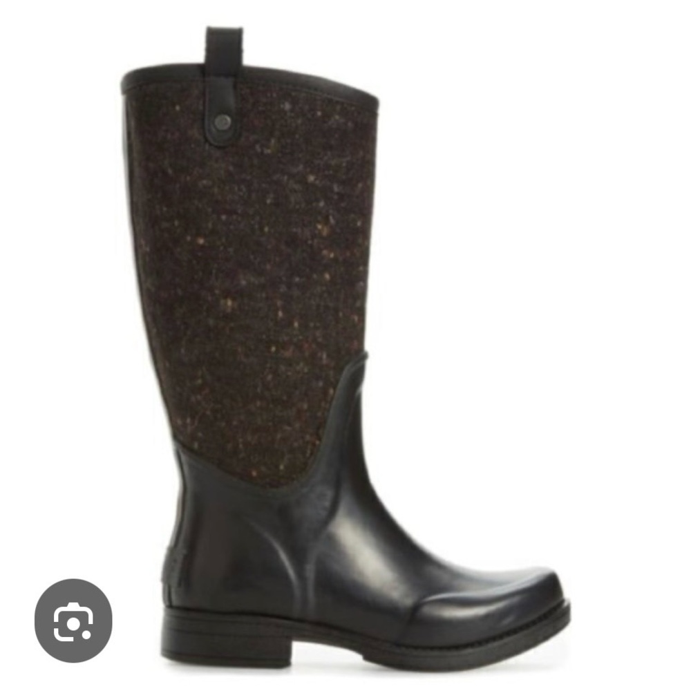 UGG Women's Black and Dark Brown Winter Boots